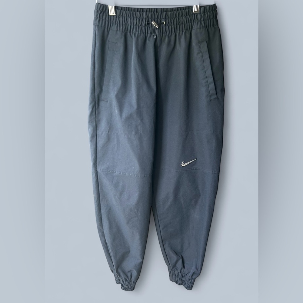 Nike cargo pants in like new condition size S